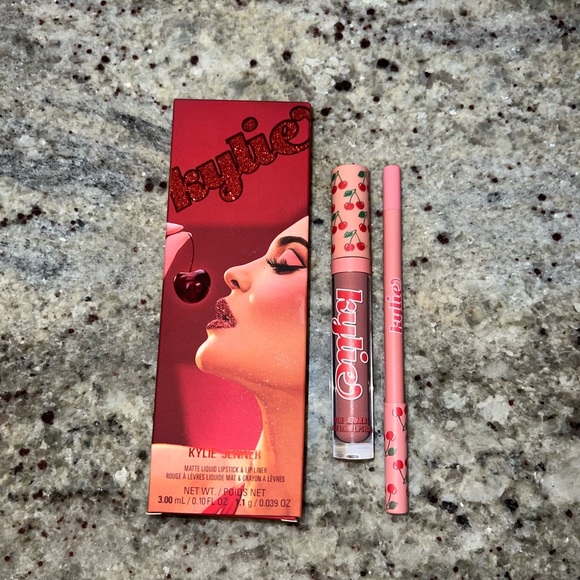 4️⃣0️⃣ Authentic Limited edition Kylie Cosmetics About Last Night lip kit. - Picture 8 of 12